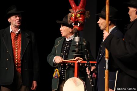 Ples in glasba izpod kamniških planin v izvedbi Folklorne skupine Kamnik in njihovih prijateljev  (47)